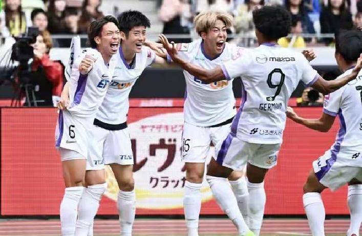 武汉三镇训练开放日，清晨远射贴柱引欢呼，亚冠在即，纪律约束更严格(三轴搅拌桩一幅桩是多少根)-九游体育官网